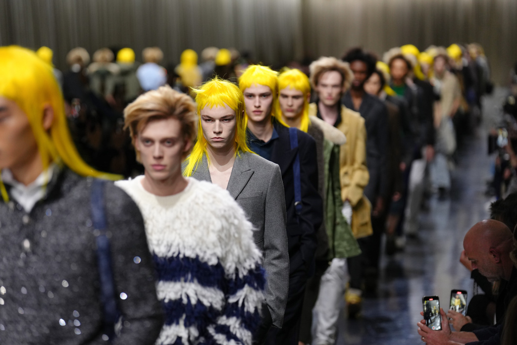 Models wear creations as part of the Dior Fall/Winter 2026-2027 Men's collection presented in Paris, Wednesday, Jan. 21, 2026. (AP Photo/Aurelien Morissard)