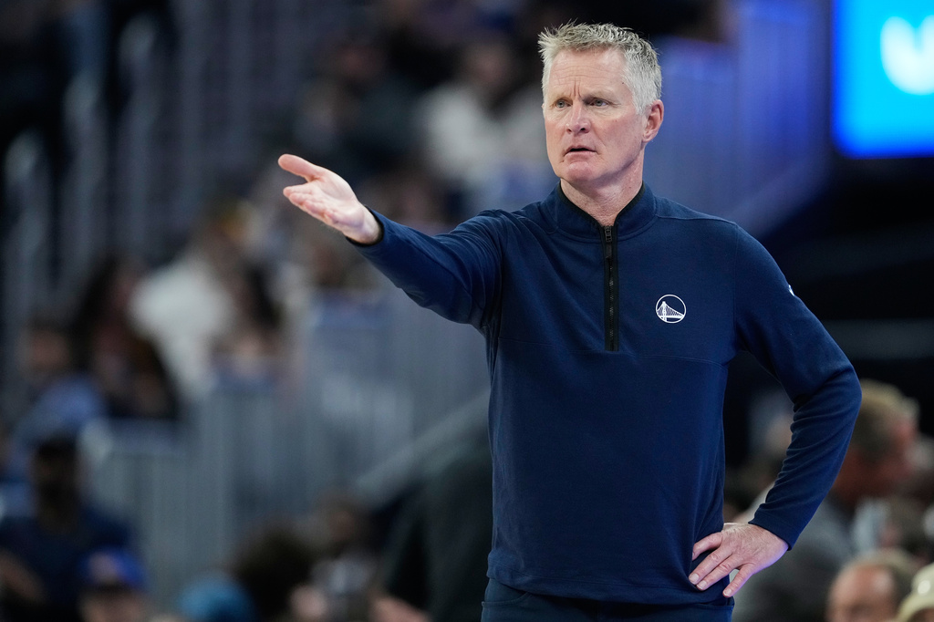 Golden State Warriors head coach Steve Kerr reacts during the first half of an NBA basketball game against the Sacramento Kings, Tuesday, April 7, 2026, in San Francisco. (AP Photo/Godofredo A. Vásquez)