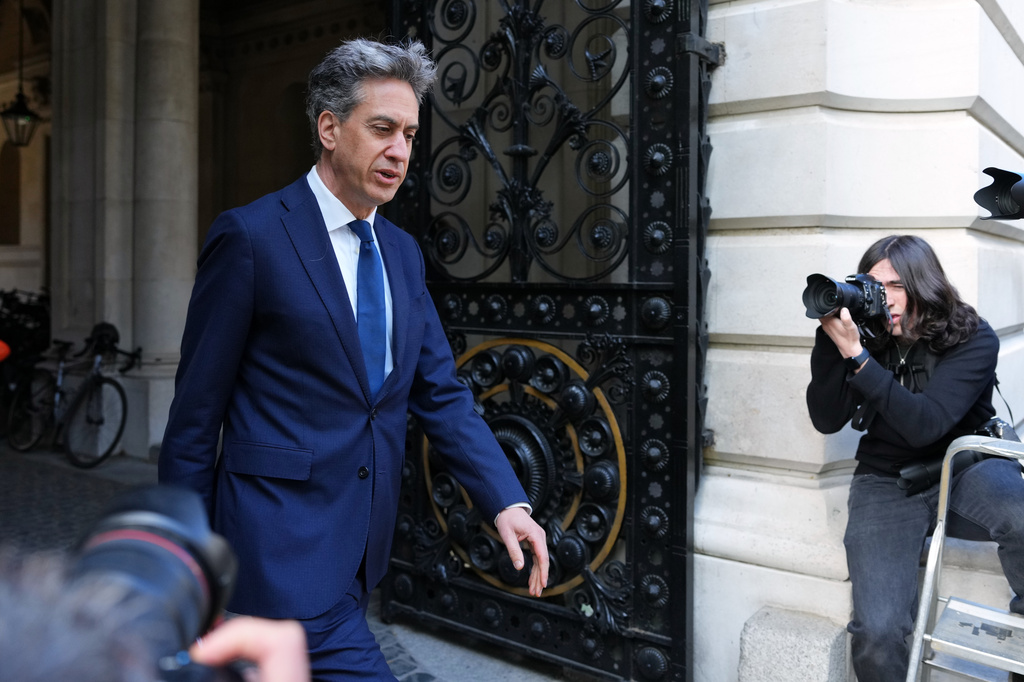 Secretary of State for Energy Security and Net Zero Ed Miliband arrives for a cabinet meeting in Downing Street, London, Tuesday, May 12, 2026 as Britain's Prime Minister Keir Starmer is facing the biggest threat yet to his authority after a growing number of disaffected lawmakers called for him to step down.(AP Photo/Kirsty Wigglesworth)