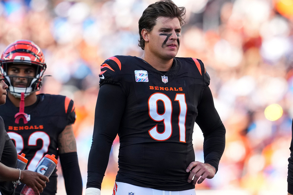 FILE - Cincinnati Bengals defensive end Trey Hendrickson (91) looks on during an NFL football game against the Detroit Lions Sunday, Oct. 5, 2025, in Cincinnati. (AP Photo/Jeff Dean, File)