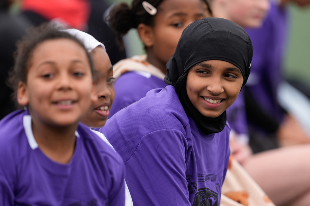 Amina Mohamed, right, sits with teammates during a soccer tournament for immigrant and refugee girls on Sunday, March 29, 2026, in Portland, Ore. (AP Photo/Jenny Kane)