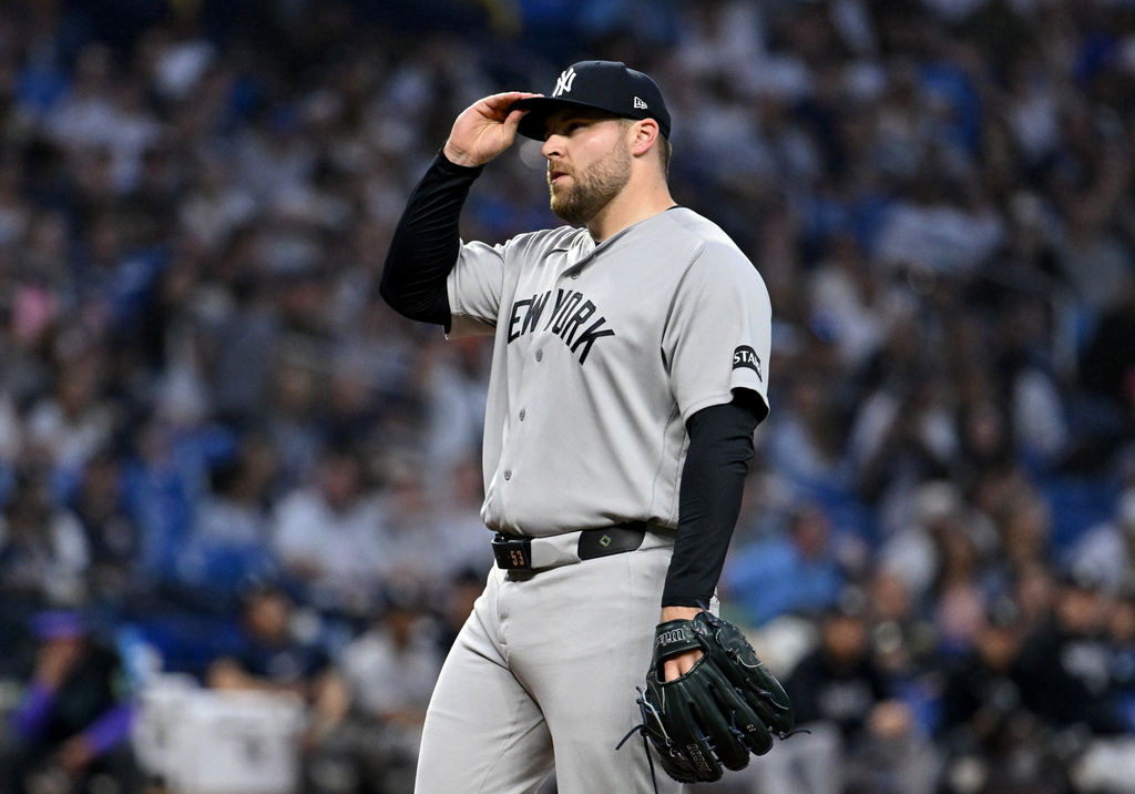 New York Yankees pitcher David Bednar reacts after the Tampa Bay Rays tie the game during the tenth inning of a baseball game Saturday, April 11, 2026, in St. Petersburg, Fla. (AP Photo/Jason Behnken)