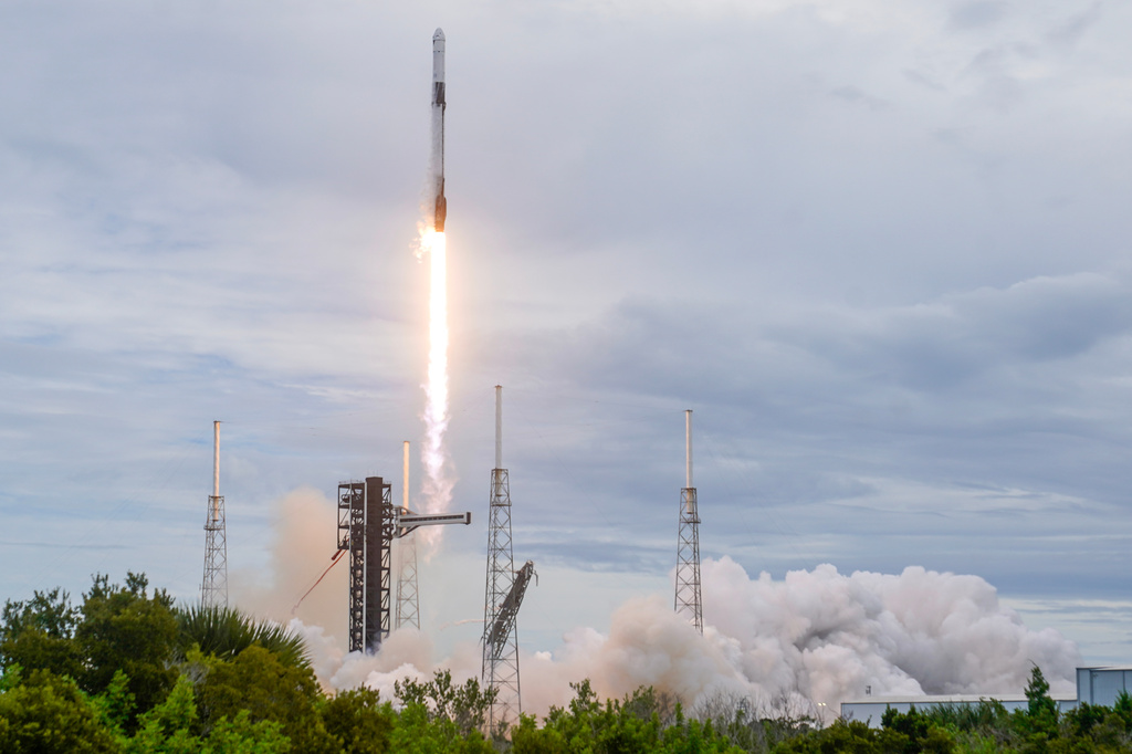 A SpaceX Falcon 9 rocket with a crew of four launches from pad 40 at the Cape Canaveral Space Force Station in Cape Canaveral, Fla., Thursday, Oct. 1, 2026. (AP Photo/John Raoux)