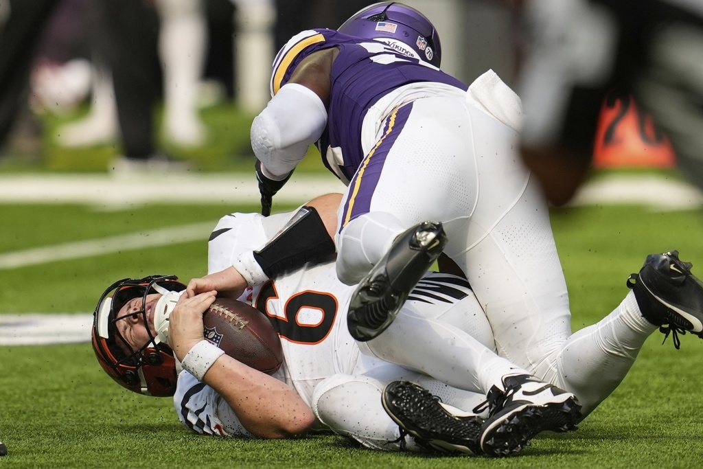 Cincinnati Bengals quarterback Jake Browning (6) is sacked by Minnesota Vikings' Austin Keys during the second half of an NFL football game, Sunday, Sept. 21, 2025, in Minneapolis. (AP Photo/Mike Stewart)