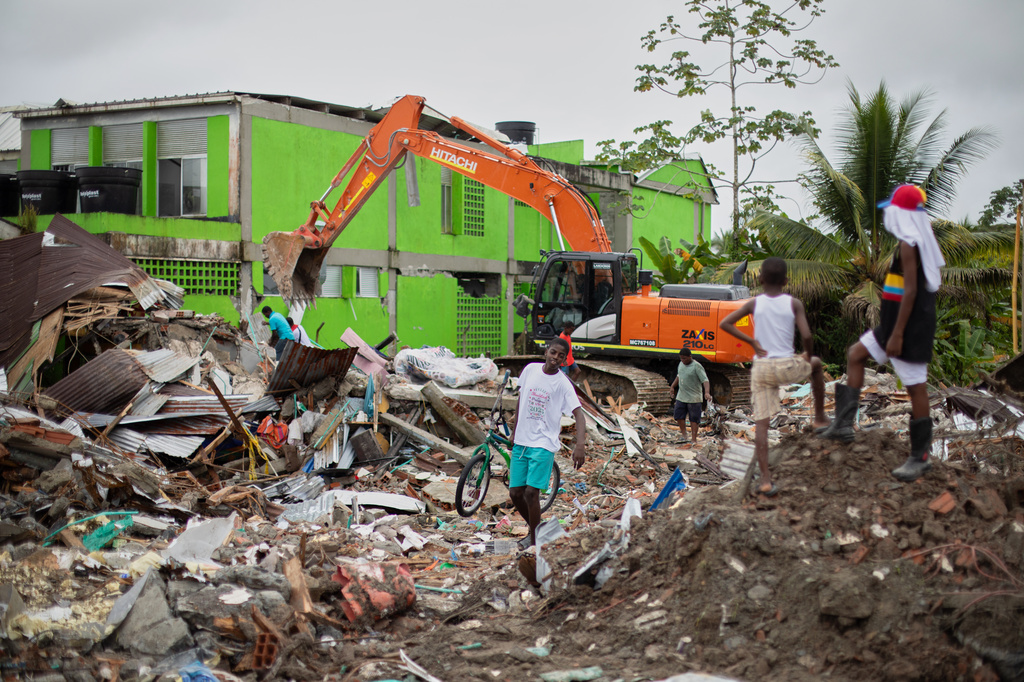 A backhoe clears earthquake debris in Quibdo, Colombia, Monday, Aug. 17, 2026. (AP Photo/Paula Orozco)