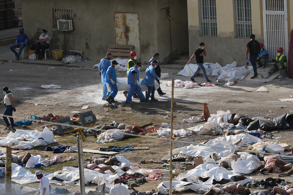 EDS NOTE: GRAPHIC CONTENT - Emergency workers gather the bodies of earthquake victims in the parking lot of a hospital three days after twin earthquakes struck, in La Guaira, Venezuela, Saturday, June 27, 2026. (AP Photo/Matias Delacroix)