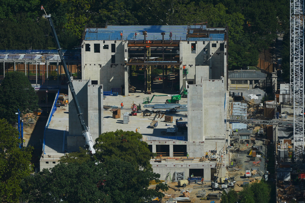 Work continues on the construction of the ballroom at the White House, Tuesday, Sept. 15, 2026, in Washington. (AP Photo/Pablo Martinez Monsivais)