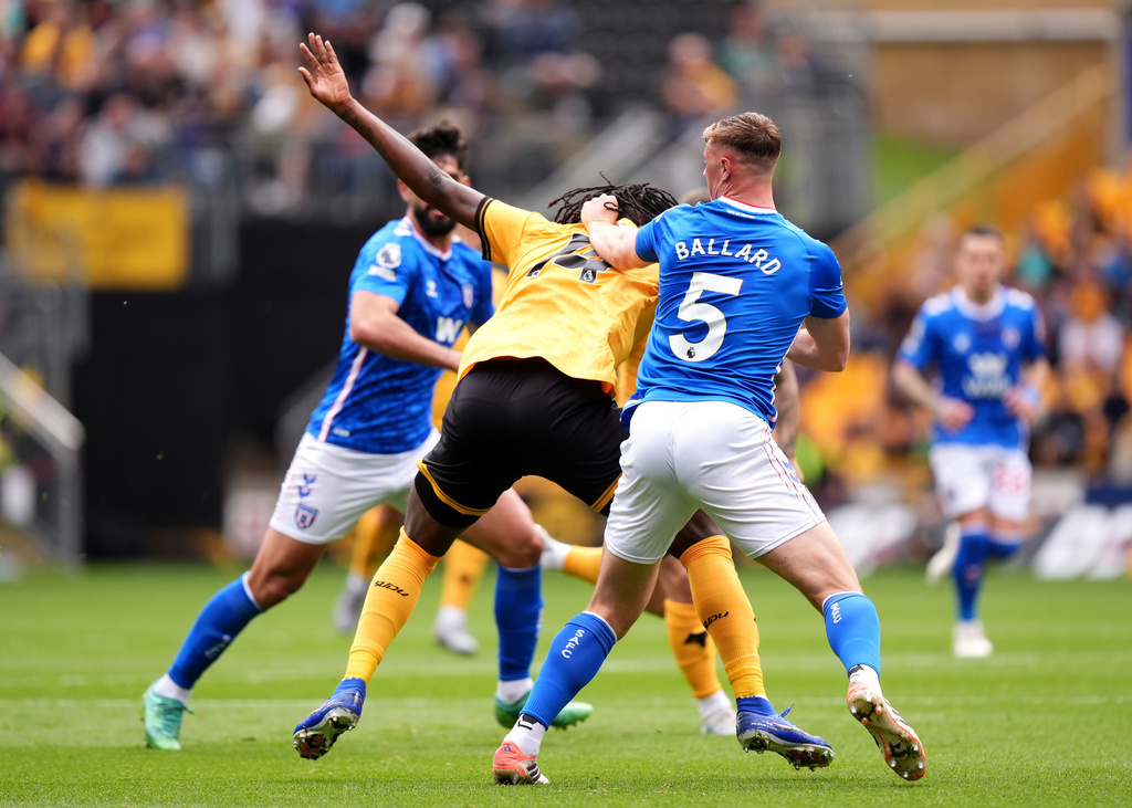 Sunderland's Daniel Ballard pulls the hair of Wolverhampton Wanderers' Tolu Arokodare resulting in a red card during their English Premier League soccer match in Wolverhampton, England, Saturday, May 2, 2026. (Mike Egerton/PA via AP)