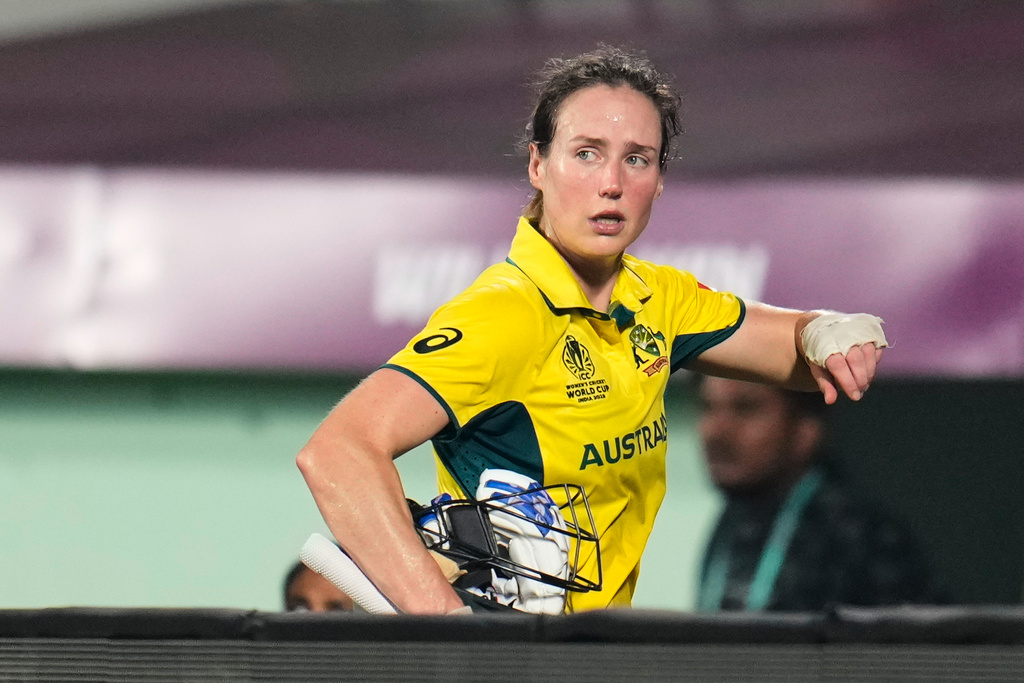 Australia's Ellyse Perry leaves the field retired hurt during the ICC Women's Cricket World Cup match between India and Australia at ACA–VDCA Cricket Stadium in Visakhapatnam, India, Sunday, Oct. 12, 2025. (AP Photo/Aijaz Rahi)