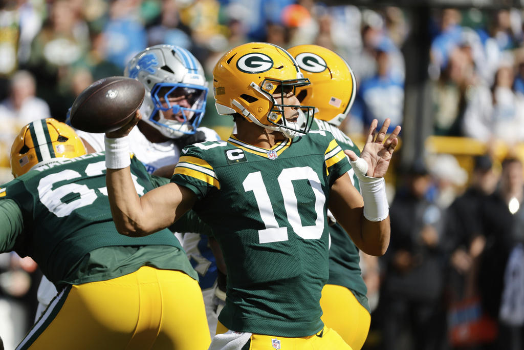 Green Bay Packers quarterback Jordan Love (10) throws against the Detroit Lions during the first half of an NFL football game Sunday, Sept. 7, 2025, in Green Bay, Wis. (AP Photo/Mike Roemer)
