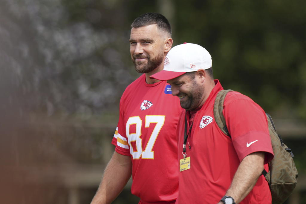 Kansas City Chiefs tight end Travis Kelce, left center, arrives for a training session prior to a NFL football game against Los Angeles Chargers in Sao Paulo, Brazil, Thursday, Sept. 4, 2025. (AP Photo/Fernando Llano)