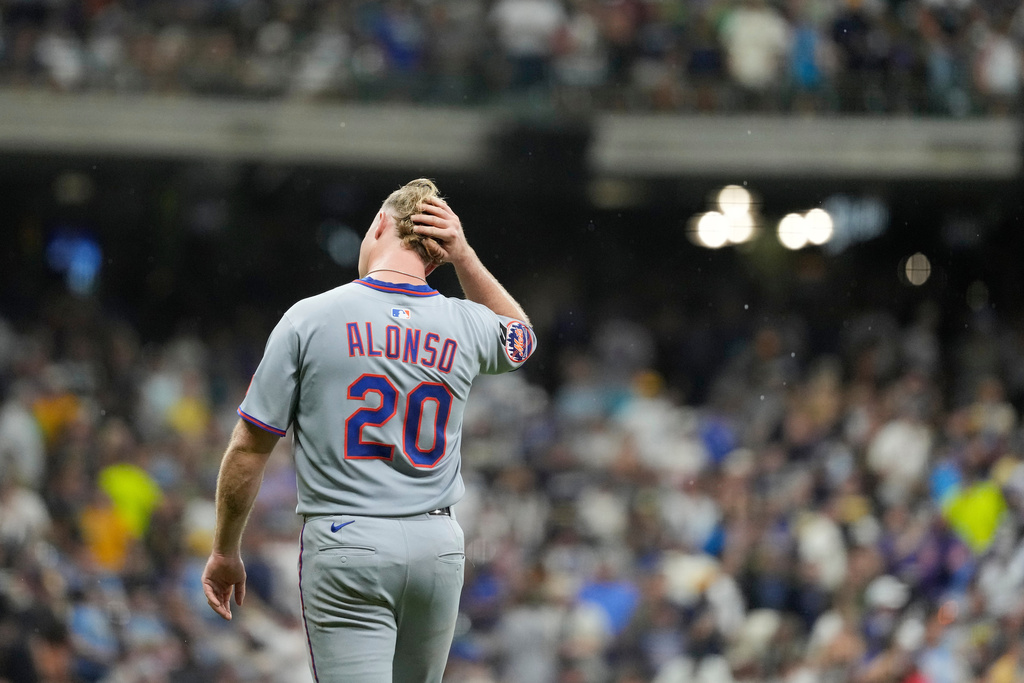 FILE - New York Mets' Pete Alonso reacts during a baseball game against the Milwaukee Brewers, Saturday, Aug. 9, 2025, in Milwaukee. (AP Photo/Aaron Gash, File)