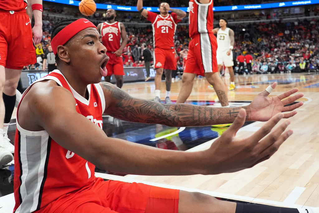 Ohio State forward Amare Bynum reacts to a call during the second half of an NCAA college basketball game against Michigan in the quarterfinals of the Big 10 Conference tournament, Friday, March 13, 2026, in Chicago. (AP Photo/Nam Y. Huh)