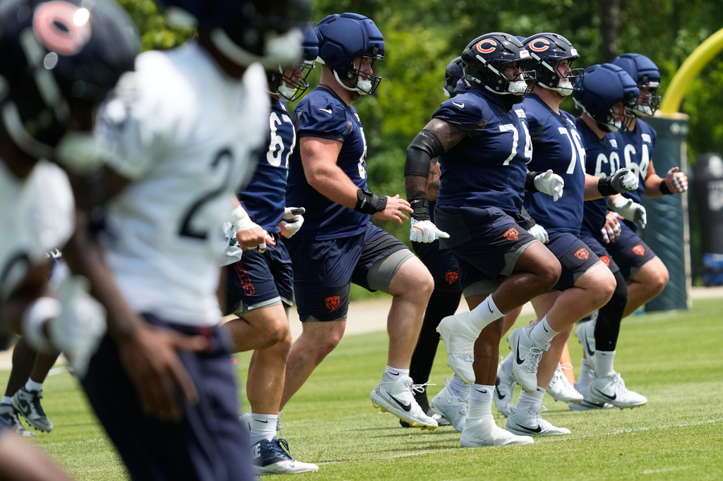 Chicago Bears offensive linemen warm up during the NFL football team's practice Wednesday, June 3, 2026, in Lake Forest, Ill. (AP Photo/Nam Y. Huh)