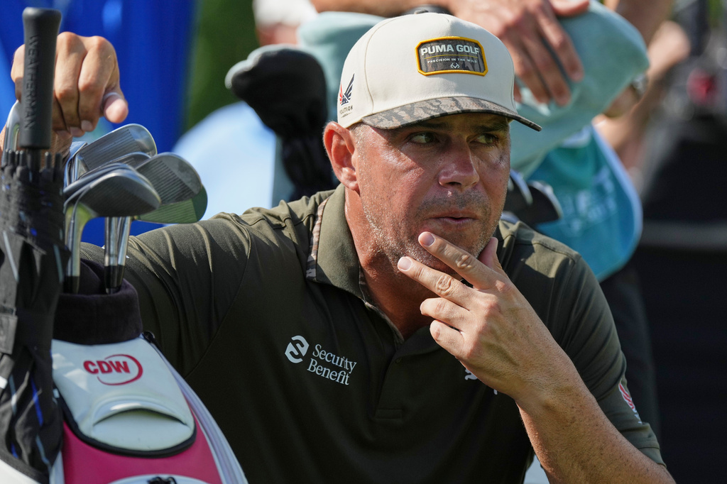 Gary Woodland kneels next to his bag on the second tee during the first round of the BMW Championship golf tournament Thursday, Aug. 20, 2026, in St. Louis. (AP Photo/Jeff Roberson)