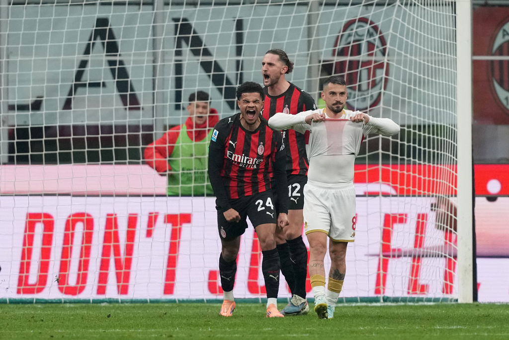 Genoa's Nicolae Stanciu, right, reacts after missing a chance to score from a penalty spot during the Serie A soccer match between AC Milan and Genoa, in Milan, Italy, Thursday, Jan. 8, 2026. (AP Photo/Antonio Calanni)