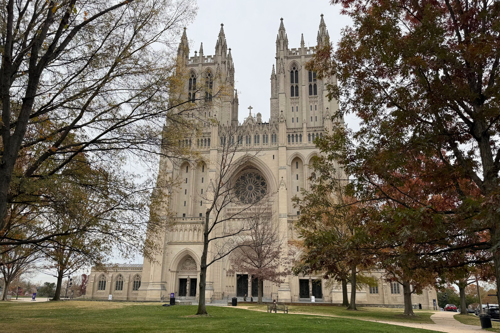 The Washington National Cathedral is photographed in Washington, Monday, Nov. 17, 2005. (AP Photo/Mike Pesoli)