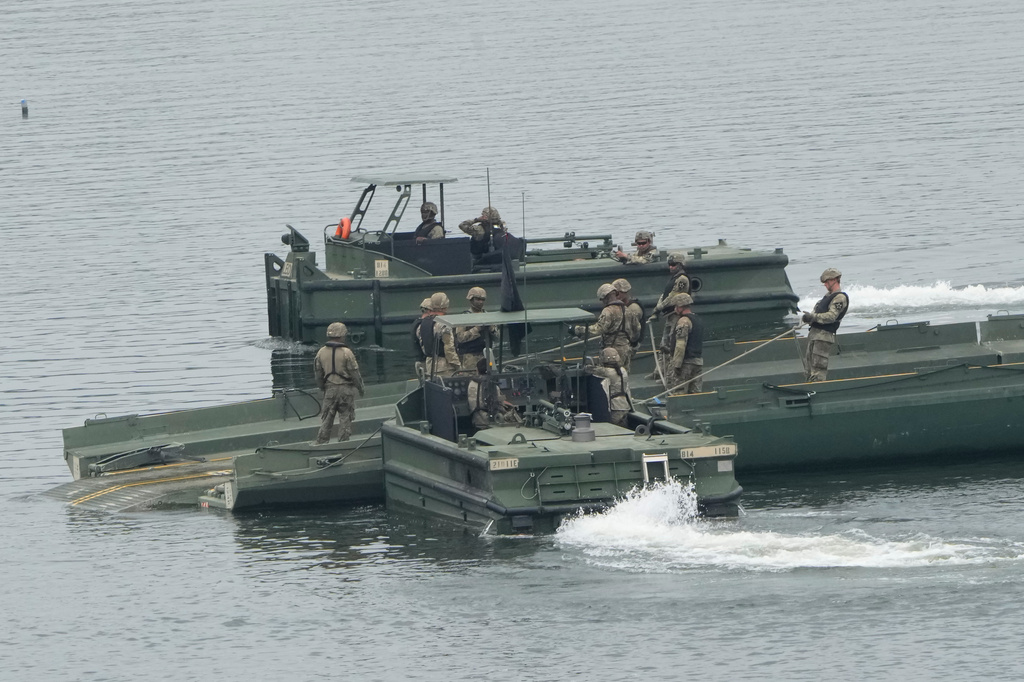 U.S. Army soldiers try to dismantle a floating bridge during a training exercise on a river in Yeoncheon, South Korea, near the border with North Korea, Thursday, Aug. 20, 2026. (AP Photo/Ahn Young-joon)