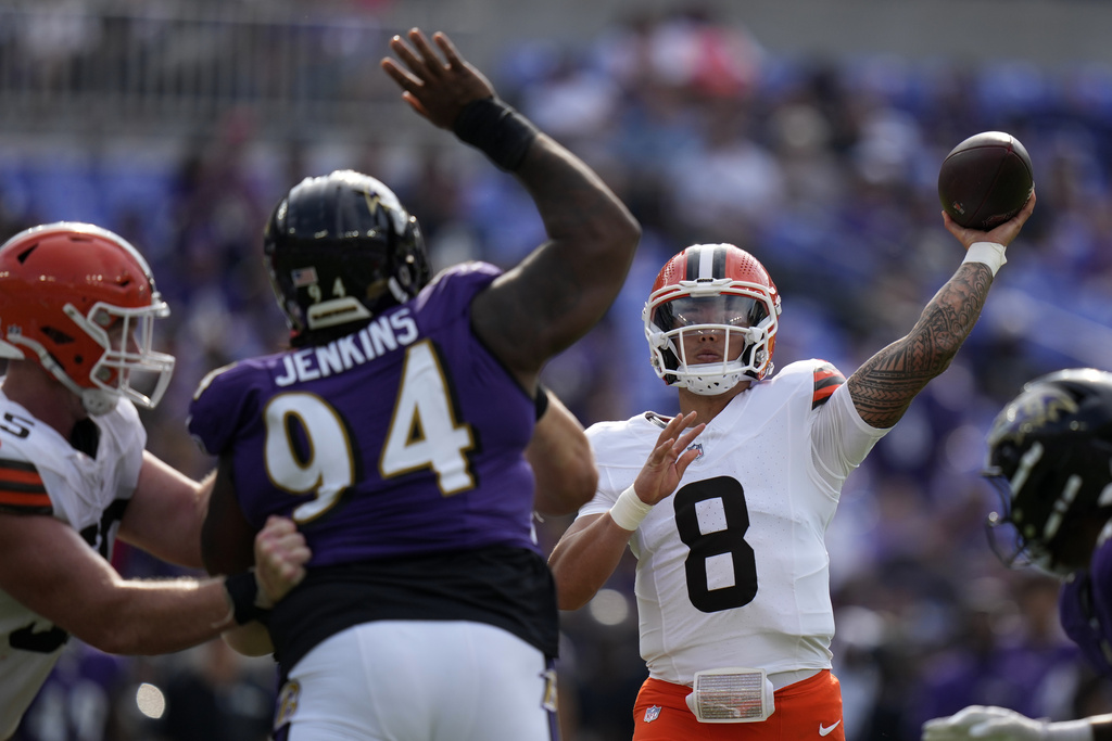 Cleveland Browns quarterback Dillon Gabriel passes for a touchdown against the Baltimore Ravens during the second half of an NFL football game, Sunday, Sept. 14, 2025, in Baltimore. (AP Photo/Stephanie Scarbrough)
