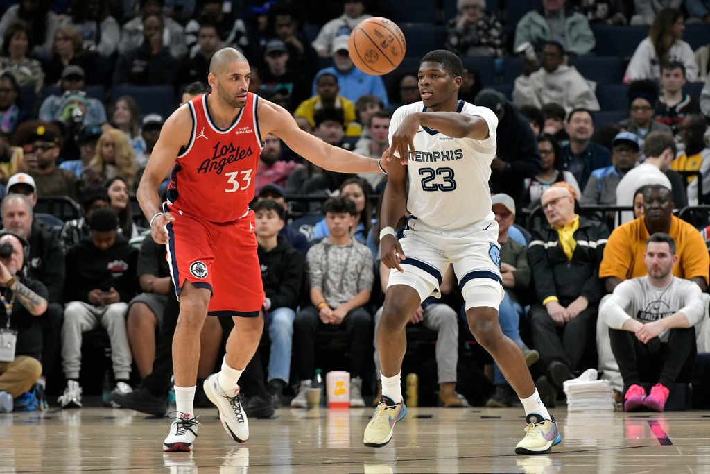 Memphis Grizzlies forward Cedric Coward (23) passes the ball ahead of Los Angeles Clippers forward Nicolas Batum (33) in the first half of an NBA basketball game Saturday, March 7, 2026, in Memphis, Tenn. (AP Photo/Brandon Dill)