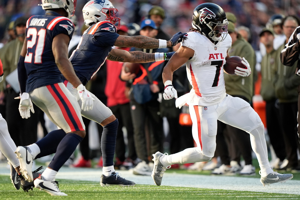 Atlanta Falcons running back Bijan Robinson (7) runs against the New England Patriots during the second half of an NFL football game, Sunday, Nov. 2, 2025, in Foxborough, Mass. (AP Photo/Robert F. Bukaty)