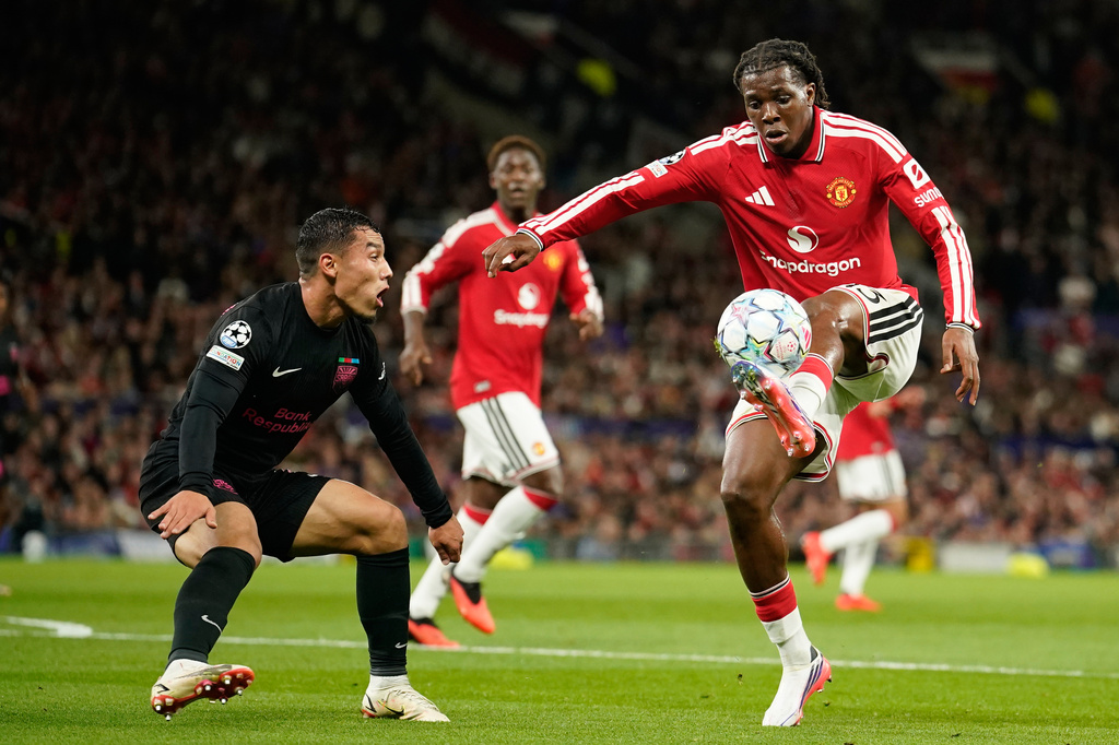Manchester United's Patrick Dorgu controls the ball during the Champions League opening phase soccer match between Manchester United and Sabah FK in Manchester, England, Thursday, Sept. 10, 2026. (AP Photo/Dave Thompson)