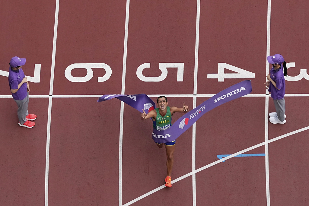 Brazil's Caio Bonfim wins the men's 20 kilometers race walk at the World Athletics Championships in Tokyo, Saturday, Sept. 20, 2025. (AP Photo/Bernat Armangue)