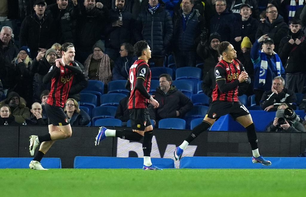 Bournemouth's Marcus Tavernier, right, celebrates after scoring the opening goal during the English Premier League match between Brighton & Hove Albion and AFC Bournemouth in Brighton and Hove, England, Monday, Jan. 19, 2026. (Gareth Fuller/PA via AP)