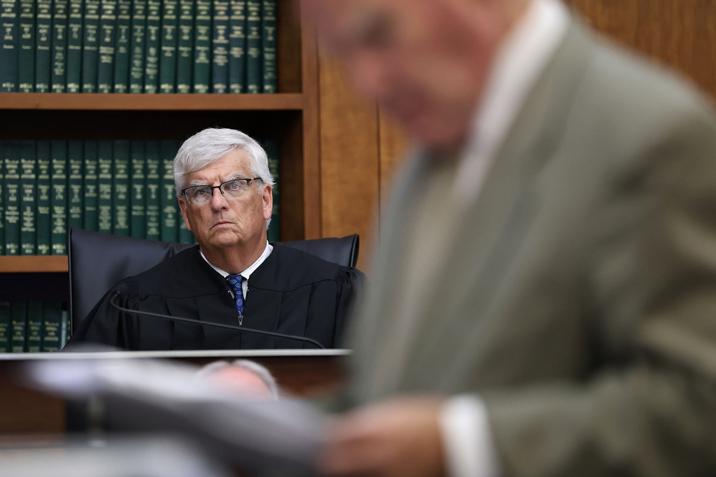 Judge William Sullivan listens to attorney Kevin Reddington question witness Dr. Kirk Heilbrun during Lindsay Clancy's murder trial in Plymouth Superior Court, Plymouth, Mass., on Tuesday, Aug. 25, 2026. (Greg Derr/The Patriot Ledger via AP, Pool)