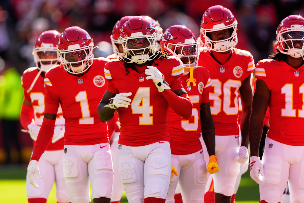 Kansas City Chiefs wide receiver Rashee Rice (4) warms up with teammates before an NFL football game against the Las Vegas Raiders Sunday, Oct. 19, 2025, in Kansas City, Mo. (AP Photo/Charlie Riedel)