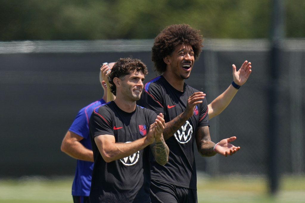 United States' Christian Pulisic, left, and teammate Chris Richards attend a training session ahead of a FIFA World Cup match against Turkey in Irvine, Calif., Tuesday, June 23, 2026. (AP Photo/Andre Penner)