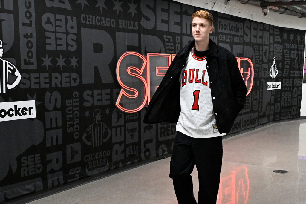 Chicago Bulls guard Kevin Huerter walks into United Center wearing a jersey for former player Derrick Rose before an NBA basketball game against the Boston Celtics, Saturday, Jan. 24, 2026, in Chicago. (AP Photo/Matt Marton)