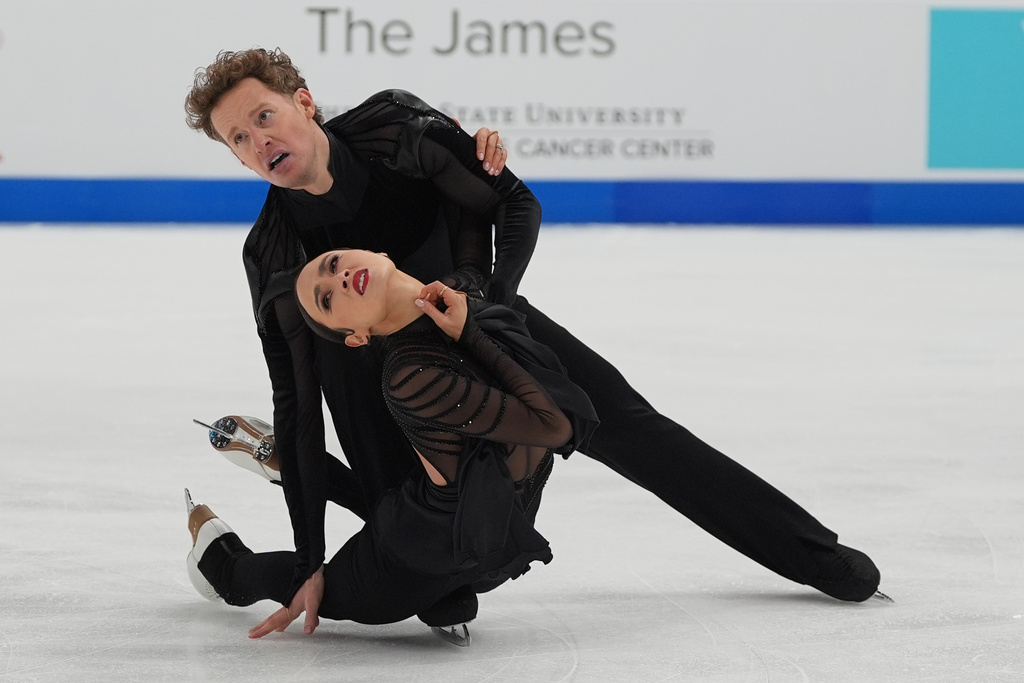 Madison Chock and Evan Bates skate during the free dance competition at the U.S. Figure Skating Championships, Saturday, Jan. 10, 2026, in St. Louis. (AP Photo/Stephanie Scarbrough)