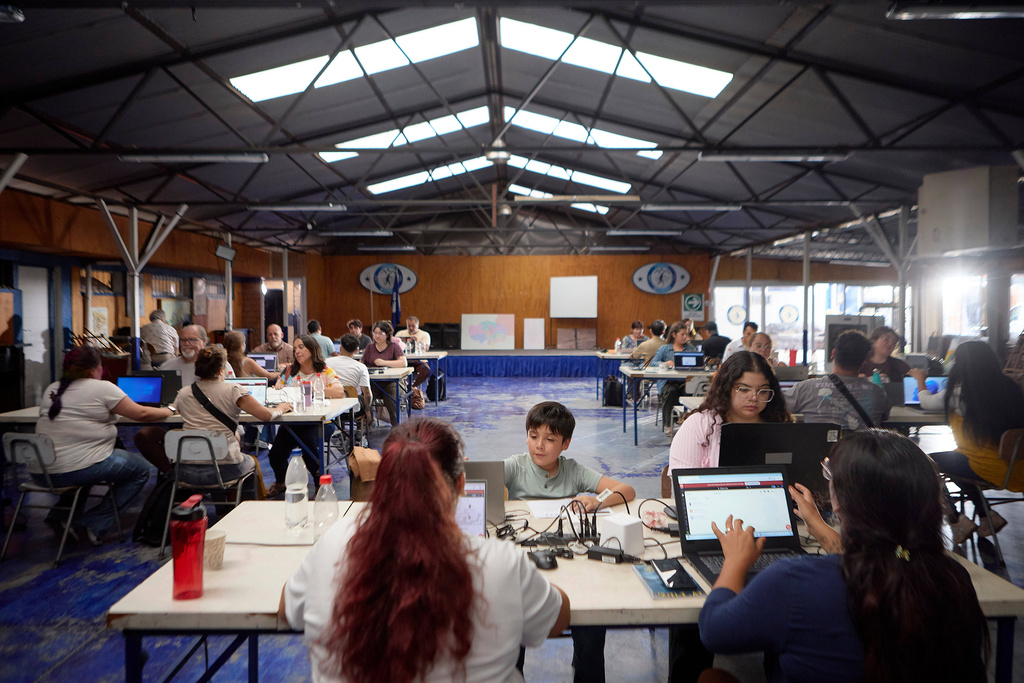 An AI teaching session regarding prompts takes place at the Quili.AI headquarters Jan. 31, 2026, in Quilicura, Chile. (Jota Velasquez/Tombras via AP)