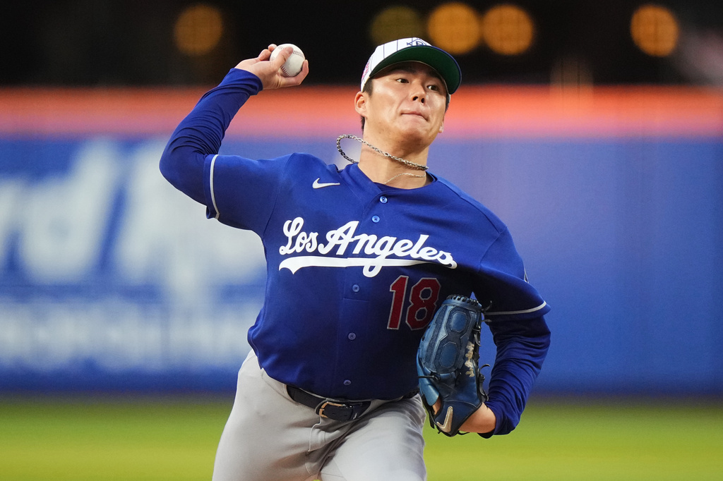 Los Angeles Dodgers' Yoshinobu Yamamoto pitches during the second inning of a baseball game against the New York Mets Saturday, July 25, 2026, in New York. (AP Photo/Frank Franklin II)