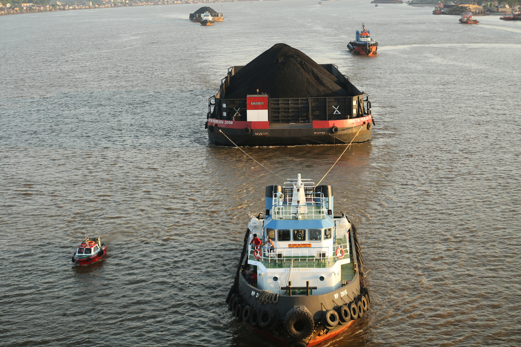A tug boat pulls a barge loaded with coal on the Mahakam River in Samarinda, East Kalimantan, Indonesia, on Aug. 19, 2026. (AP Photo/Ahmad Mulia Panjaitan)