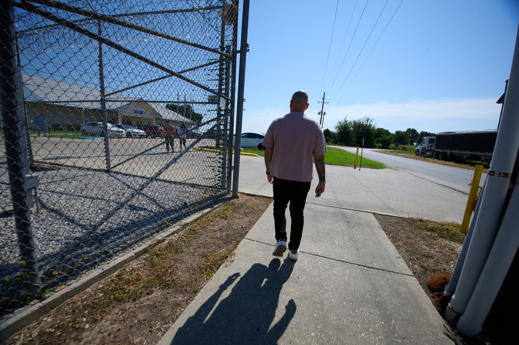 Army Staff Sgt. Alexis Jaramillo walks to the entrance of the South Louisiana ICE Processing Center to visit his wife, Maisa Lopes Eliaser, a Brazilian national who is being detained by ICE, in Basile, La., Sunday, Aug. 2, 2026. (AP Photo/Joseph Vidrine)