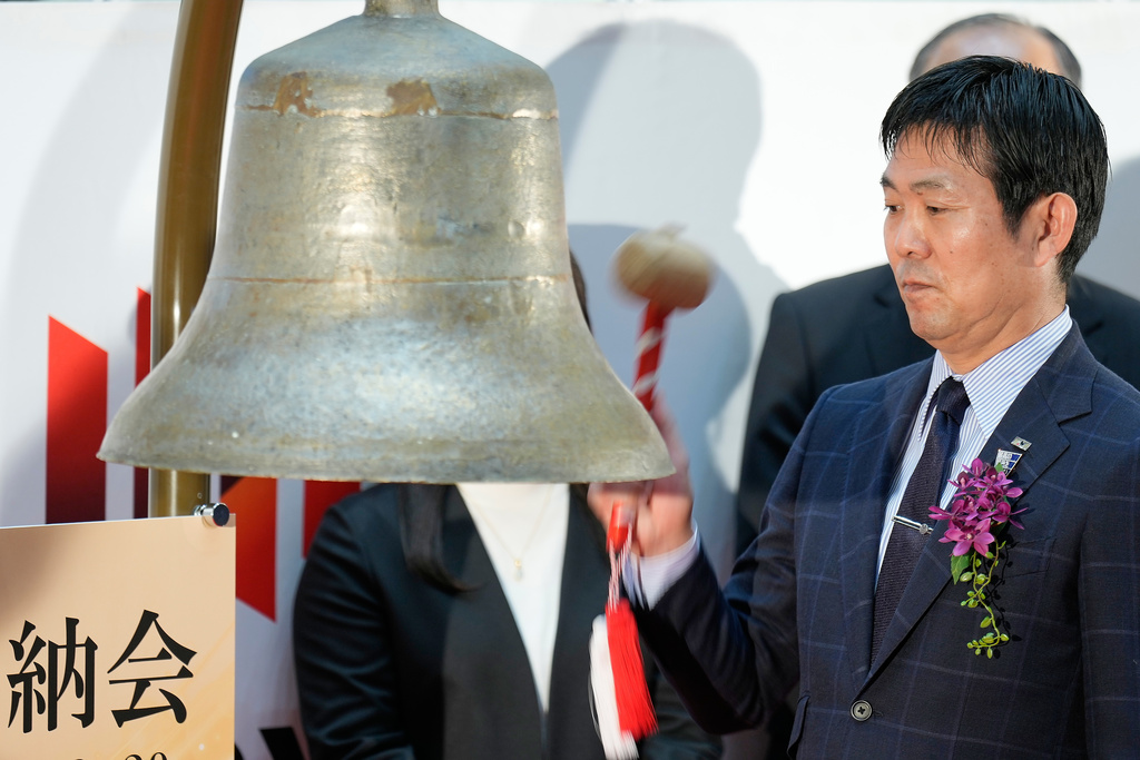 Hajime Moriyasu, the head coach of Japanese national soccer team, rings the bell during a ceremony to mark the last trading day of the year on the Tokyo Stock Exchange Tuesday, Dec. 30, 2025, in Tokyo. (AP Photo/Eugene Hoshiko)