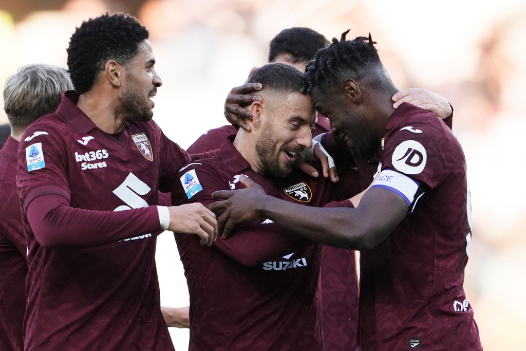 Torino's Nikola Vlasic, center, celebrates scoring during the Italian Serie A soccer match between Torino and Cremonese in Turin, Italy, Saturday, Dec. 13, 2025. (Fabio Ferrari/LaPresse via AP)