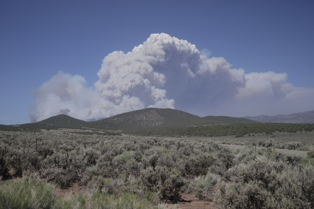 A plume of smoke rises from the Cottonwood Fire, Friday, June 26, 2026, near Beaver, Utah. (AP Photo/Ty ONeil)