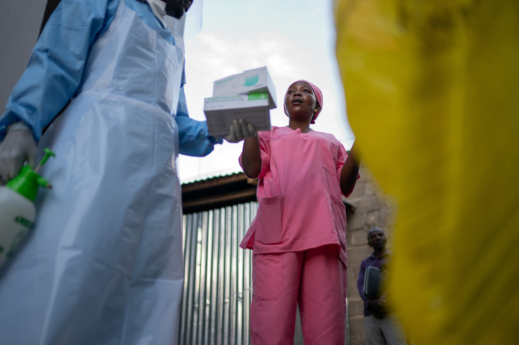 Manza Pantience, a midwife at Karibuni wa Mama, supervises health workers who collect patients' samples for Ebola testing at Sofepadi Hospital in Bunia, Congo, Friday, May 29, 2026. (AP Photo/Moses Sawasawa)