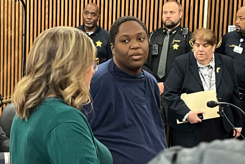 FILE - Bionca Ellis, 32, center right, appears in the Cuyahoga County Common Pleas court, June 10, 2024, in Cleveland, in the stabbing death of 3-year-old Julian Wood in a grocery store parking lot in June. (Cory Shaffer/Cleveland.com via AP, File)