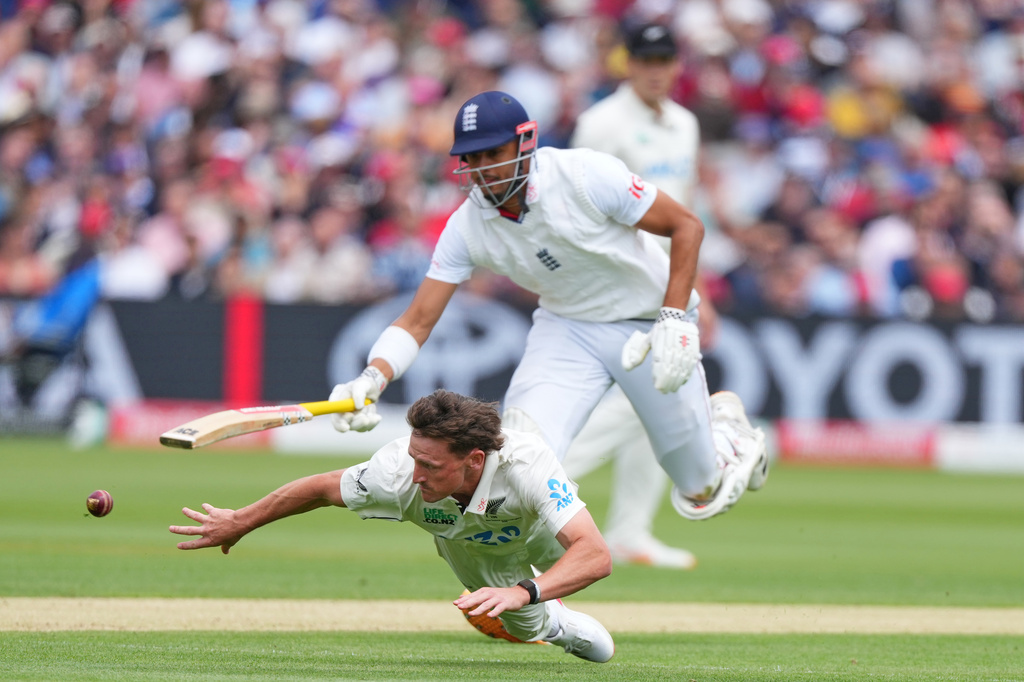 New Zealand's Nathan Smith fields the ball after bowling during the second day of the test match between England and New Zealand at Lord's cricket ground in London, Friday, June 5, 2026. (AP Photo/Kirsty Wigglesworth)