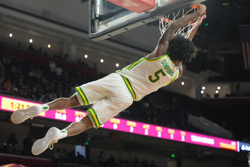 Oregon guard Takai Simpkins (5) scores against Southern California during the first half of an NCAA college basketball game Saturday, Feb. 21, 2026, in Los Angeles. (AP Photo/Damian Dovarganes)