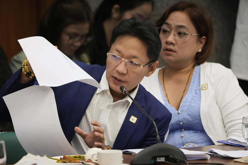 Private contractors Pacifico Discaya. left, and wife Sarah show documents during investigations on flood-control projects at the Senate Blue Ribbon committee in Pasay city, Philippines on Monday, Sept. 8, 2025. (AP Photo/Aaron Favila)