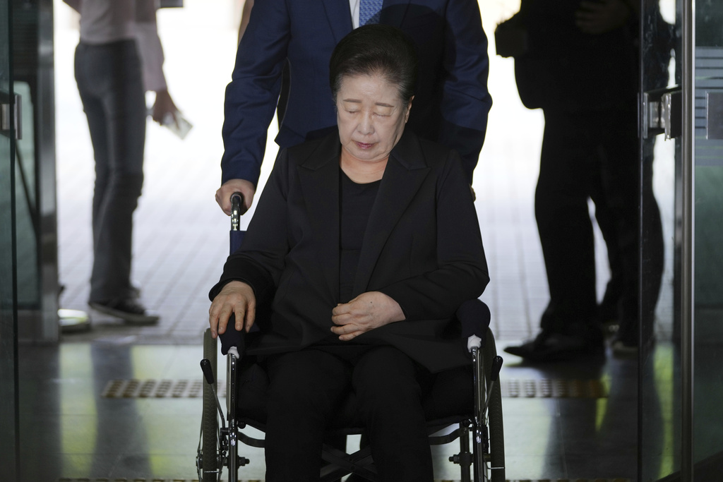Hak Ja Han, the leader of South Korea's Unification Church, arrives at Seoul Central District Court in Seoul, South Korea Monday, Sept. 22, 2025. (AP Photo/Lee Jin-man)