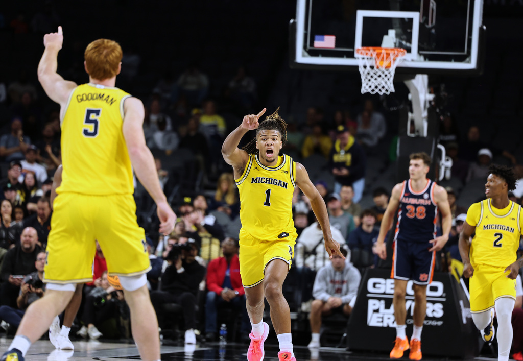 Michigan guard Trey McKenney (1) reacts after a play during the second half of an NCAA college basketball game against Auburn Tuesday, Nov. 25, 2025, in Las Vegas. (AP Photo/Ronda Churchill)