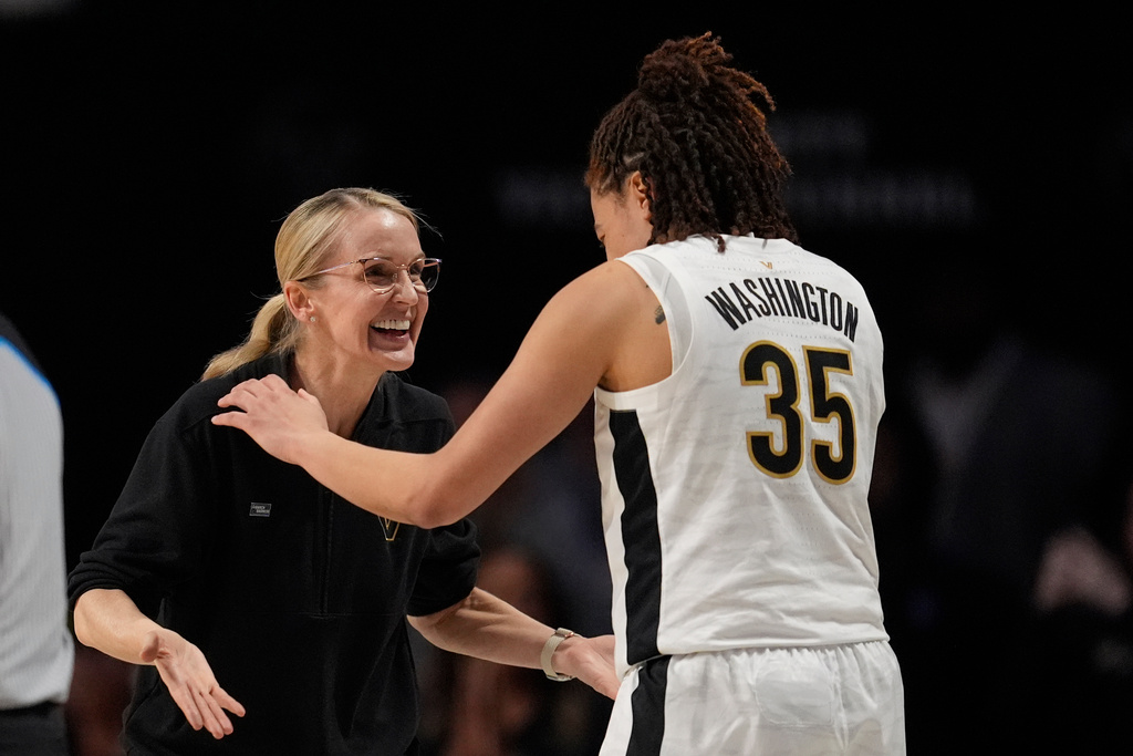 Vanderbilt head coach Shea Ralph celebrates with forward Sacha Washington (35) during the second half in the second round of the NCAA college basketball tournament against Illinois, Monday, March 23, 2026, in Nashville, Tenn. (AP Photo/George Walker IV)
