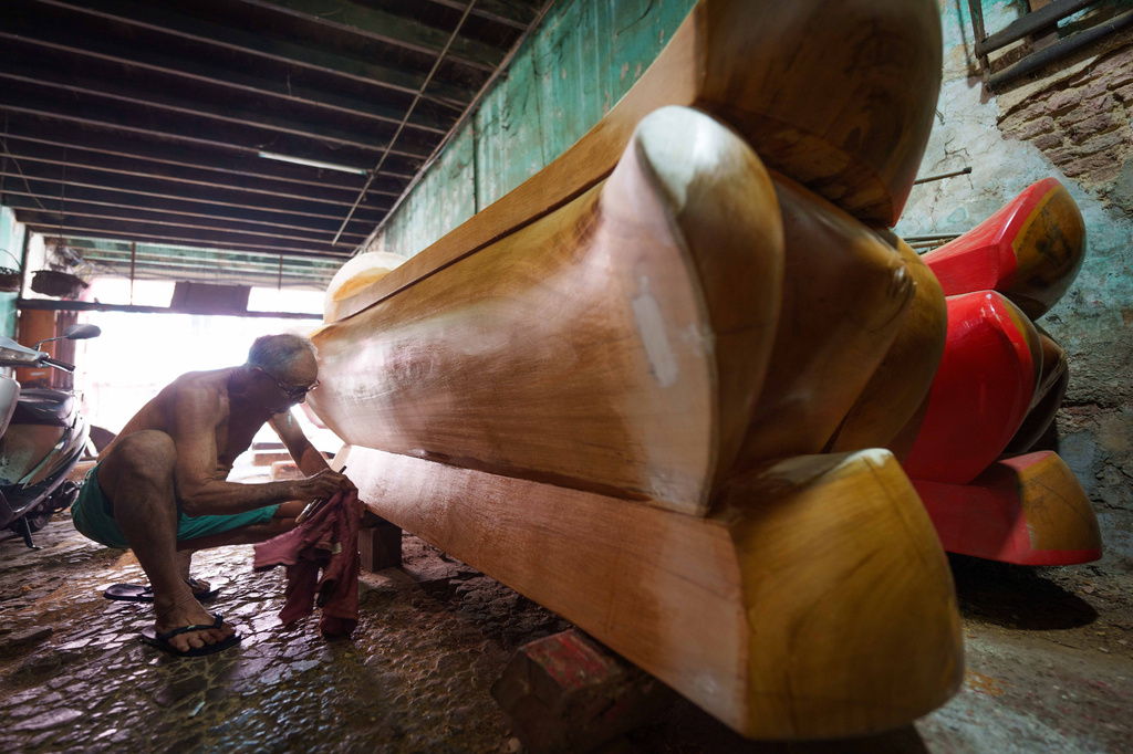 Goh Khuay Par applies a coat of finish to a Mei Hua coffin at his family's workshop in Muar, Malaysia, Monday, Sept. 7, 2026. (AP Photo/Vincent Thian)