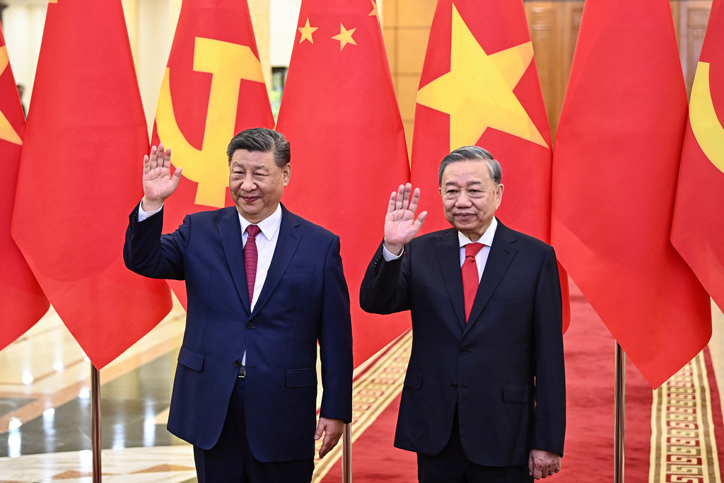 FILE - Vietnam's Communist Party General Secretary To Lam, right, and Chinese President Xi Jinping wave during a meeting at the Office of the Party Central Committee in Hanoi, Vietnam, April 14, 2025. (Nhac Nguyen/Pool Photo via AP, File)